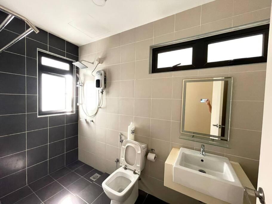 Meridin Medini By Wp Homestay Nusajaya  Extérieur photo